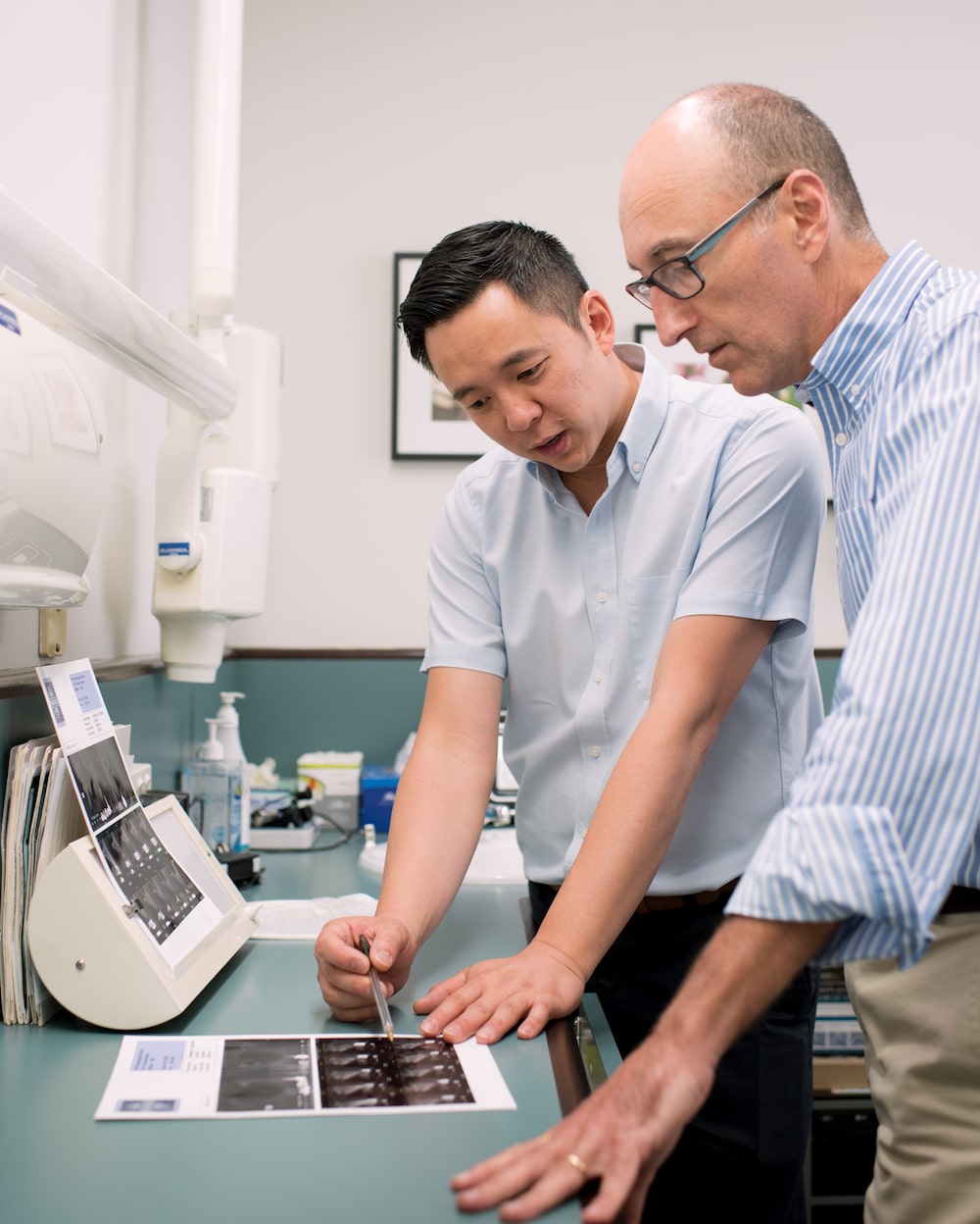 Michael Whitford and Han Oh looking at patient x-ray